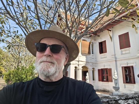 Selfie in front of a wat.